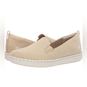 Clarks Cloudsteppers Step Glow Jade in Soft Gold Size 9M